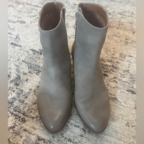 NWOT Lucky Brand Fakelle western ankle cowboy taupe Chelsea ankle boots size 9.5 - Picture 10 of 10